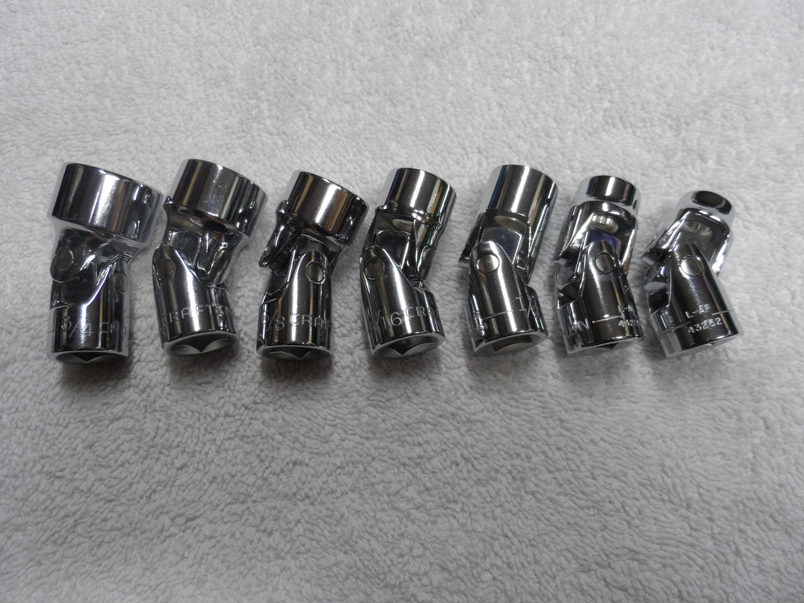 Craftsman 3/8″ Drive SAE Swivel Flex Socket Set, 12pt – 7 pcs (3/8 – 3/4)