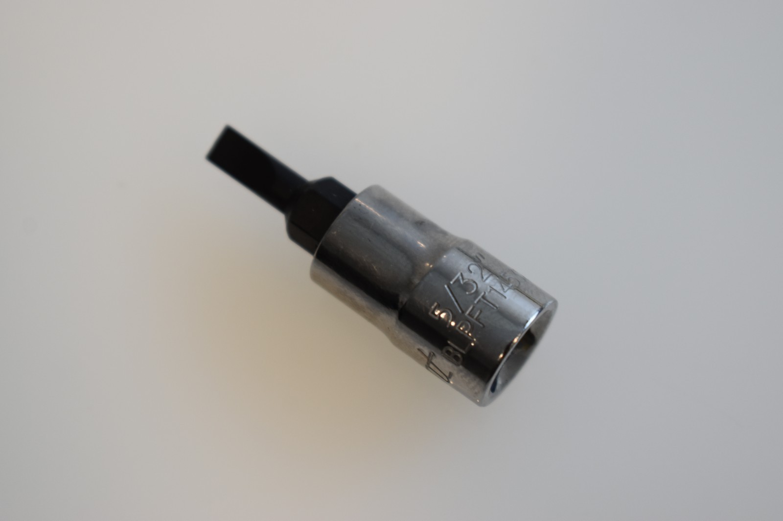Blue Point Tools BLPFT14532 5/32″ Flat Bit Screwdriver Socket 1/4″ Drive Chrome