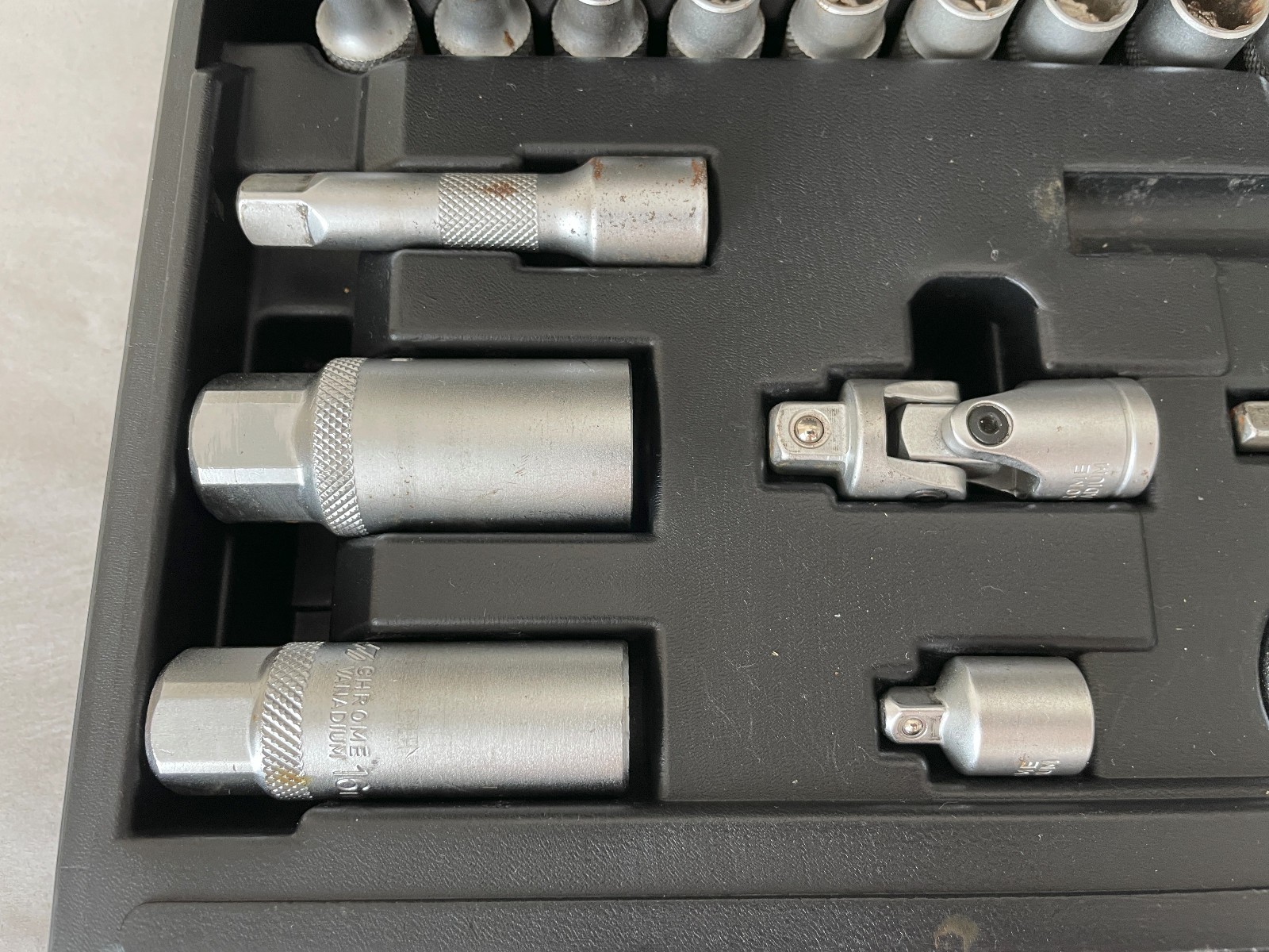 45 Piece 3/8″ Drive Metric Socket & 1/4″ Bit Set With Unior Ratchet Chrome