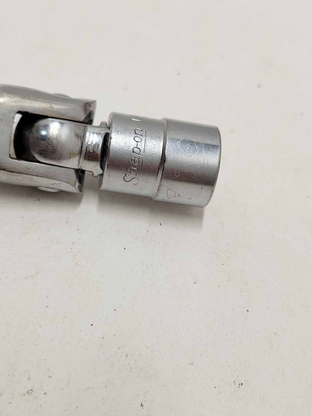Snap-on FV10B 3/8″ Drive 7-7/8″ Long Flex Head Breaker Bar With 1/2 Socket