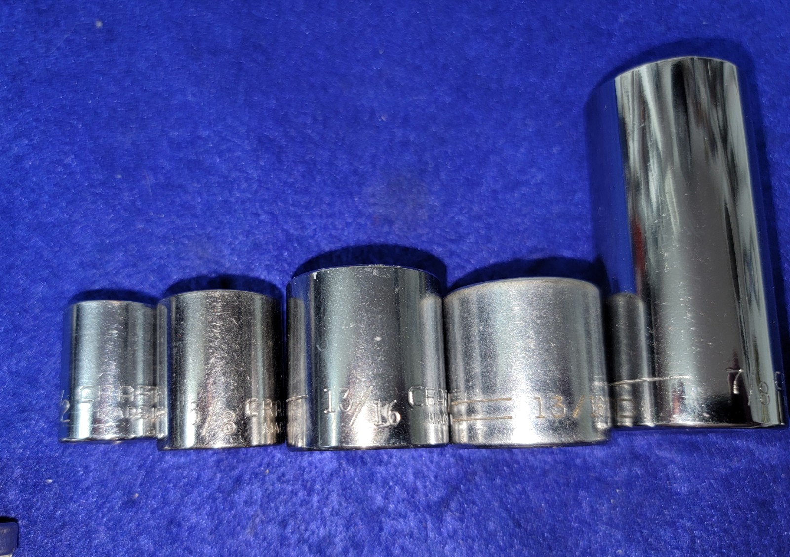CRAFTSMAN 3/8″ Drive 6PT, 8PT and 12PT METRIC & SAE Sockets (19-pieces) USA