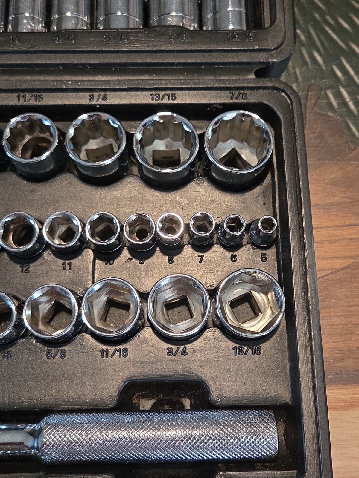 Benchtop 100 Piece Mechanics Tool Socket Set 1/4” 3/8” 1/2” Drive Metric & SAE