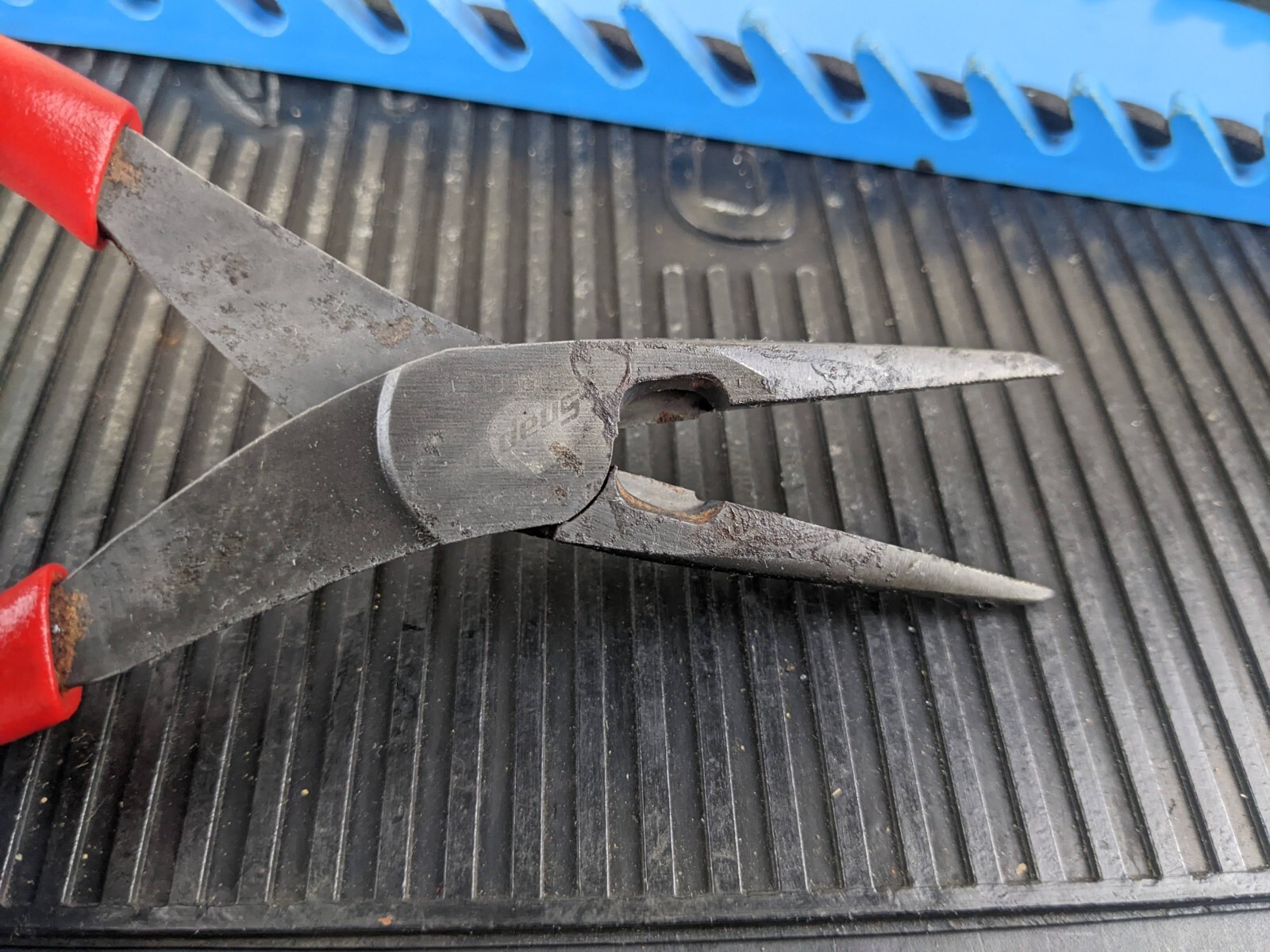 #am833 Snap-On 8″ Talon Grip Needle Nose Pliers Red 196CF