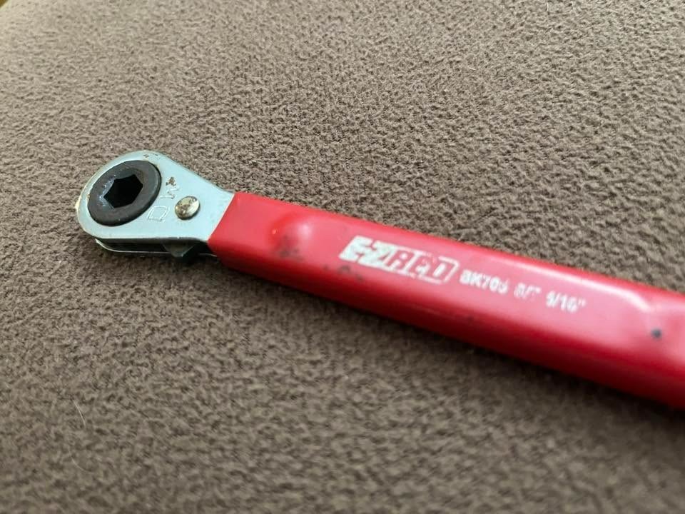 E-Z Red Tools 5/16″ Extra Long Battery Side Terminal Ratcheting Wrench, BK705