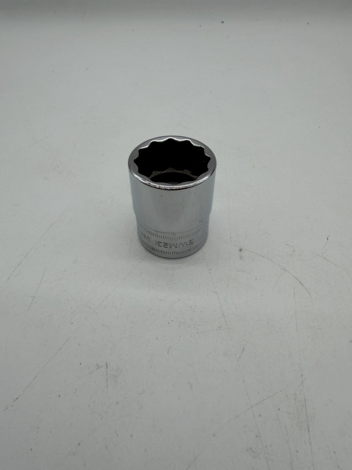 Snap-on Tools USA NEW 1/2″ Drive 23mm Metric 12 Point Shallow Socket SWM231