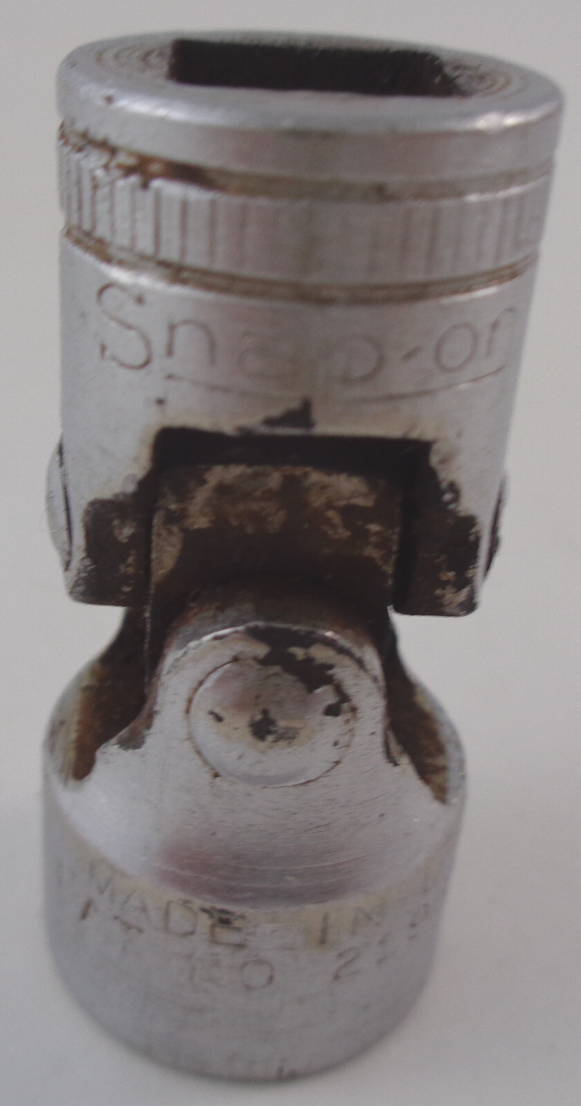 Snap-on USA F18 SAE 3/8″ drive 9/16″ swivel socket: 12 point, underline logo