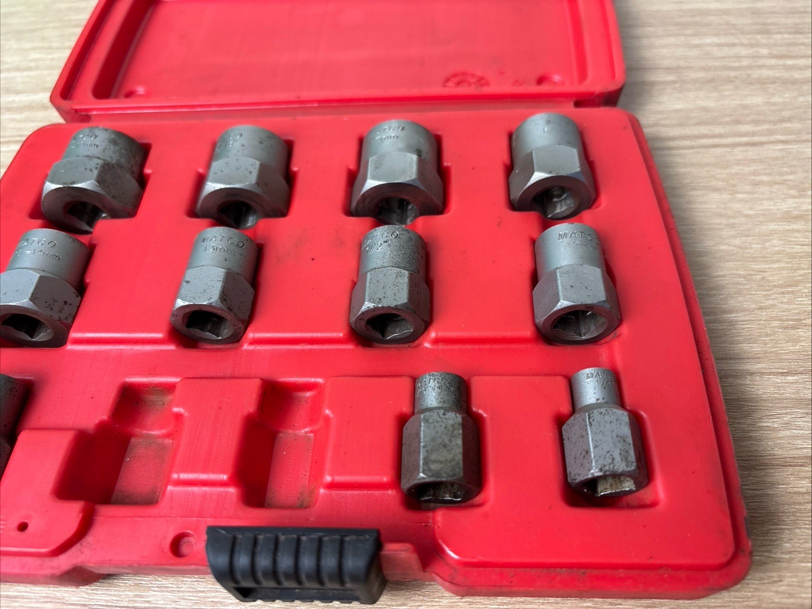 Matco MBX13 3/8″ Drive Bolt Extractor Set 1/4″-3/4″ 8mm-19mm 2 Pieces Missing
