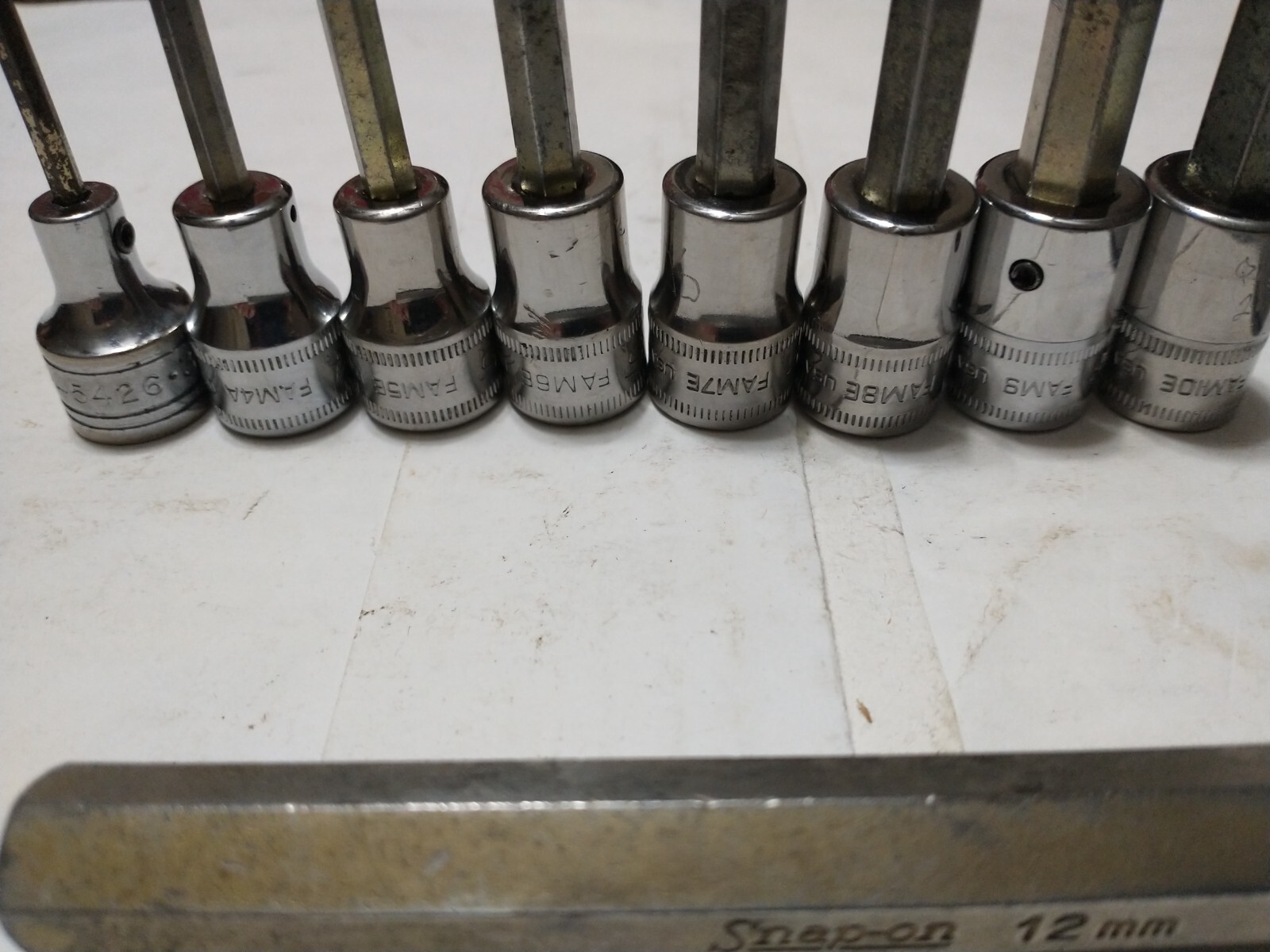 SNAP ON 207EFAMY AWM12D. 3-12MM. 1/8″-3/8″. 16 PIECES IN ALL. 3/8″ DRIVE HEX SET