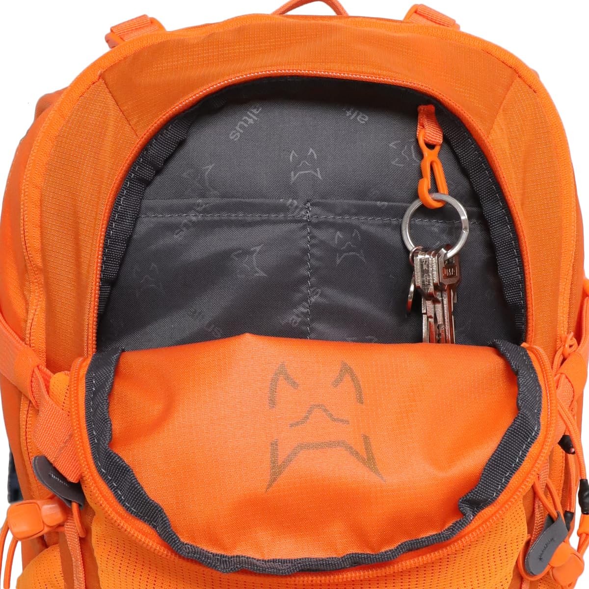 Mochila daypack 20L. C NARANJA T U