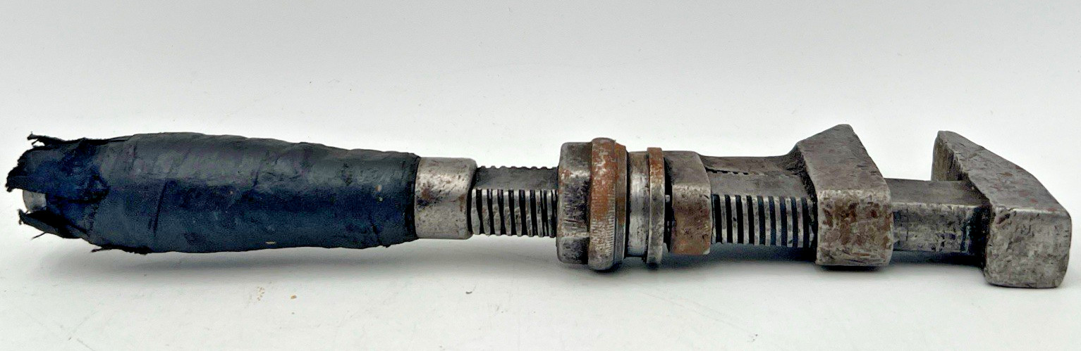 BEMIS & CALL H & T. CO. MONKEY WRENCH 12″ ADJUSTABLE WORN HANDLE