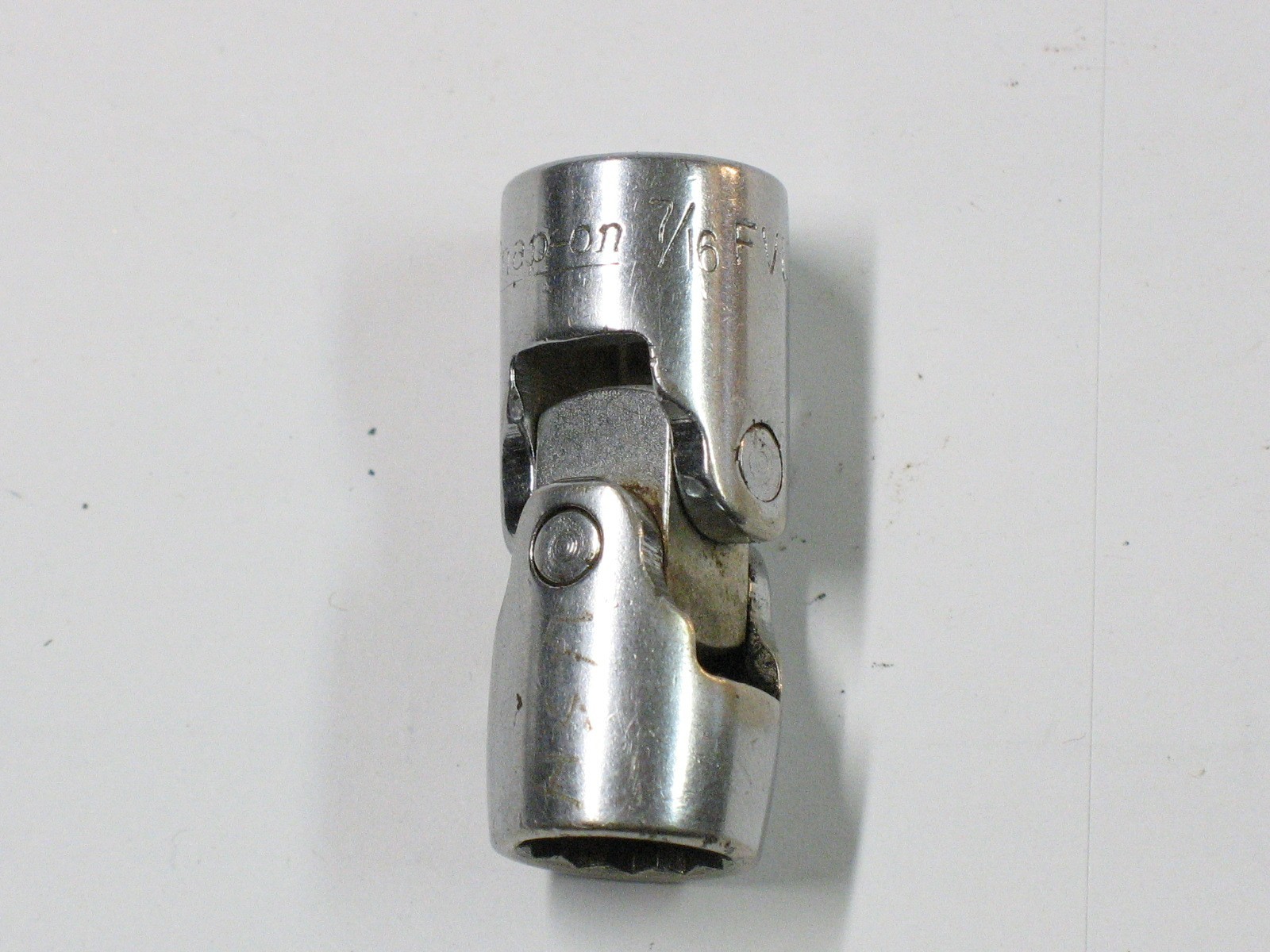 Snap-On Tools 7/16″ 3/8″ Drive 12 Point Shallow Universal Swivel Socket FVU14