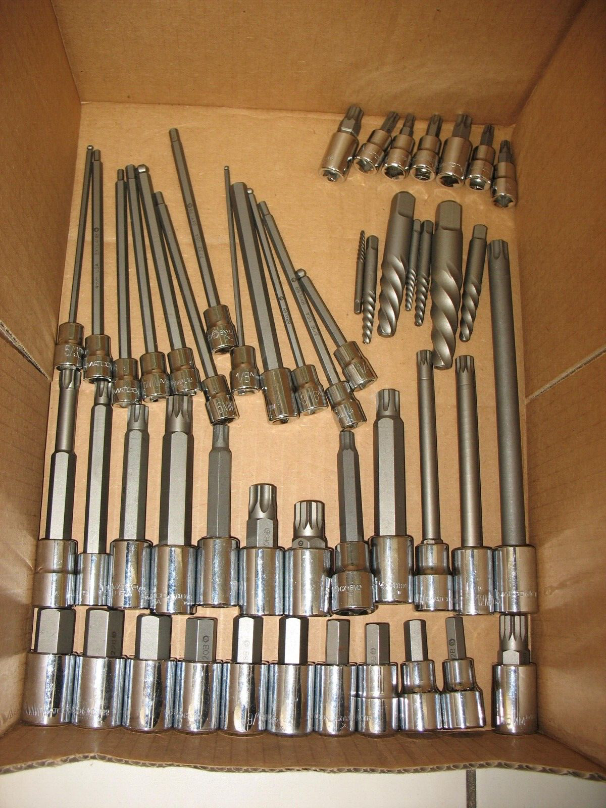 LOT OF MATCO 3/8″ & 1/2″ AND SPIRAL SCREW EXTRACTORS, 50 PCS. VALUE:$2,250.00+
