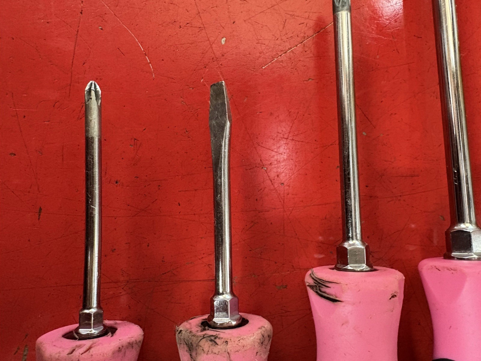 SNAP ON TOOLS USA 5Pc PINK Soft Grip Combination Screwdriver Set SGDX