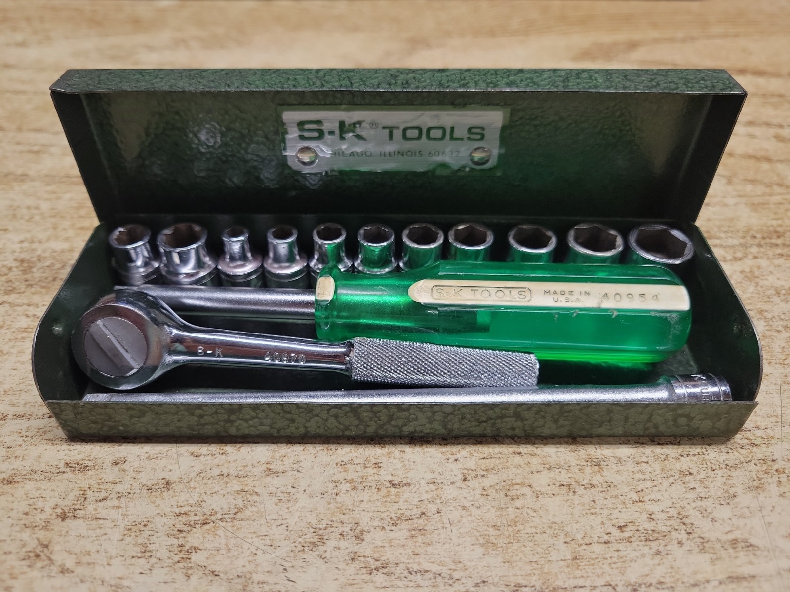 Vintage S-K Tools 14-Piece 1/4″ Drive Socket Set W/Metal Case And In-box Ad