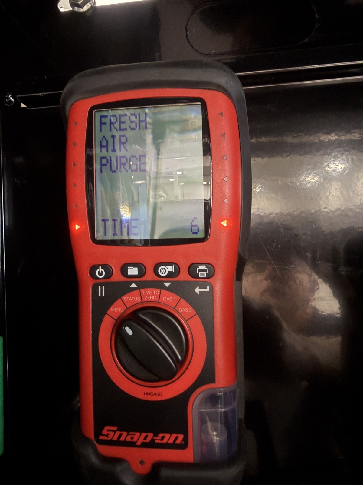 Brand: Snap-on Model: HHGASC Type: 5-Gas Exhaust Analyzer Color: Red/Black Condi