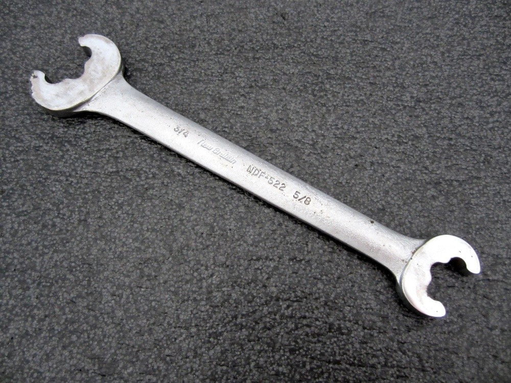 Vintage New Britain 5/8″ x 3/4″ Nut Master Open End Wrench NDF-522 USA