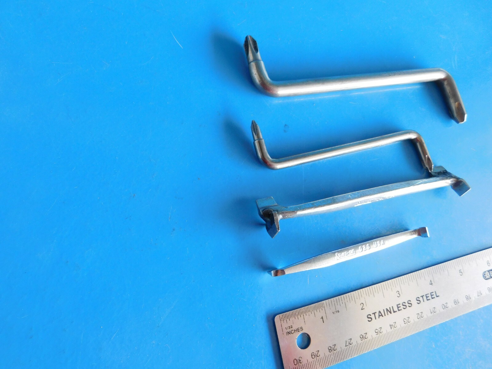 USED,SNAP ON TOOLS & BLUE POINT OFFSET FLAT AND PHILLIPS SCREWDRIVERS