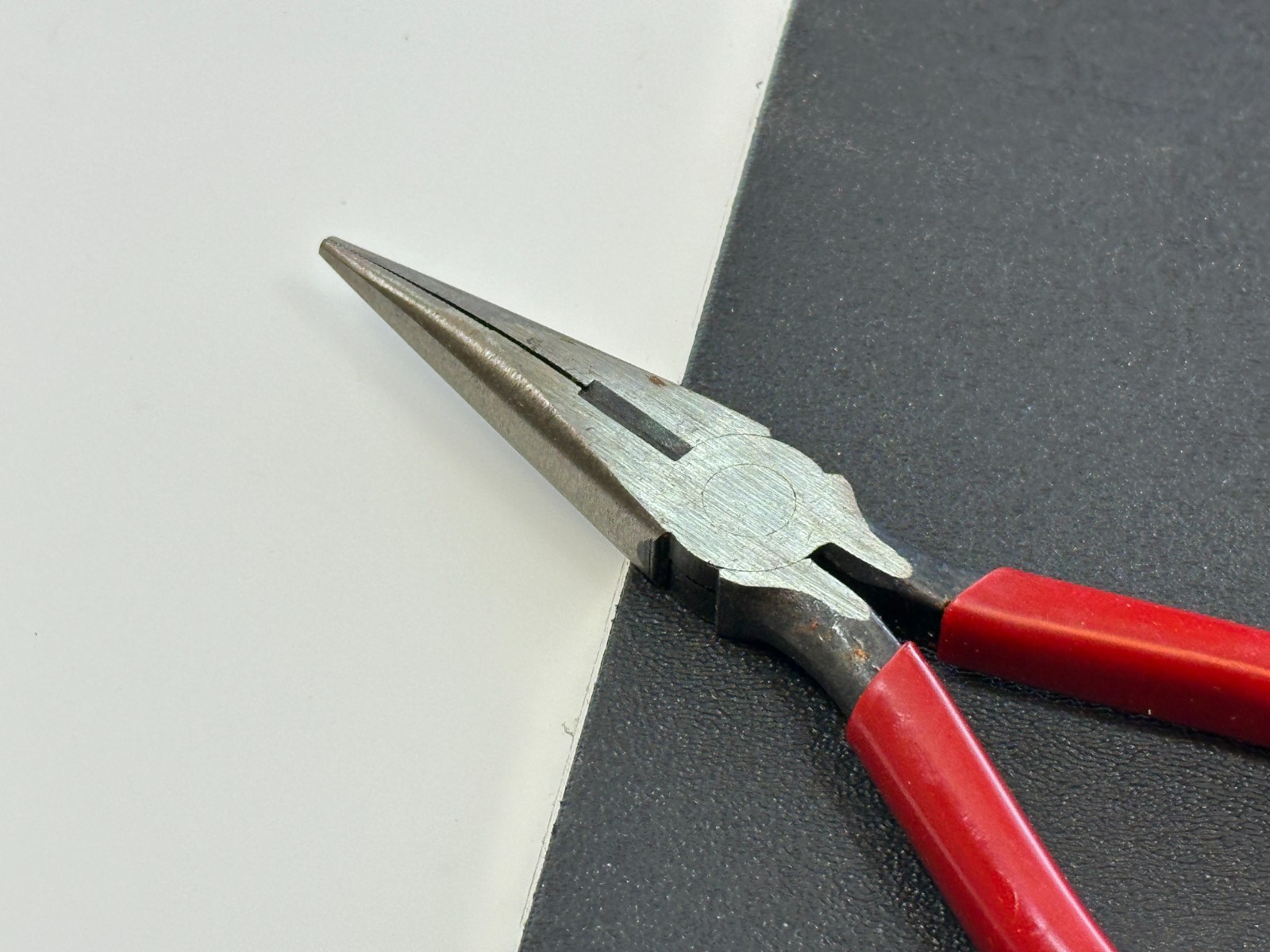 🇺🇸 CHALLENGER by Proto USA 3050G Needle Nose Pliers w/ Cutter, Red Grip, ~7″