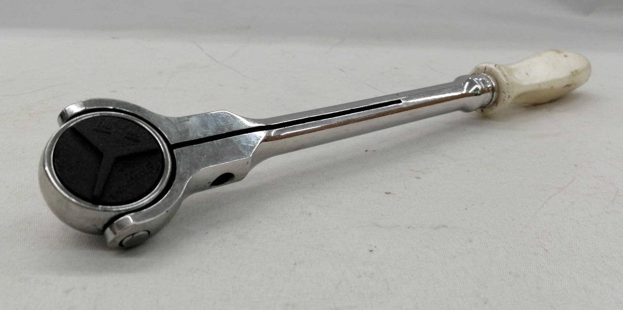 Snap-on Tools Used FHNFD100 Pearl White 3/8″dr Hard Grip Round Swivel Ratchet