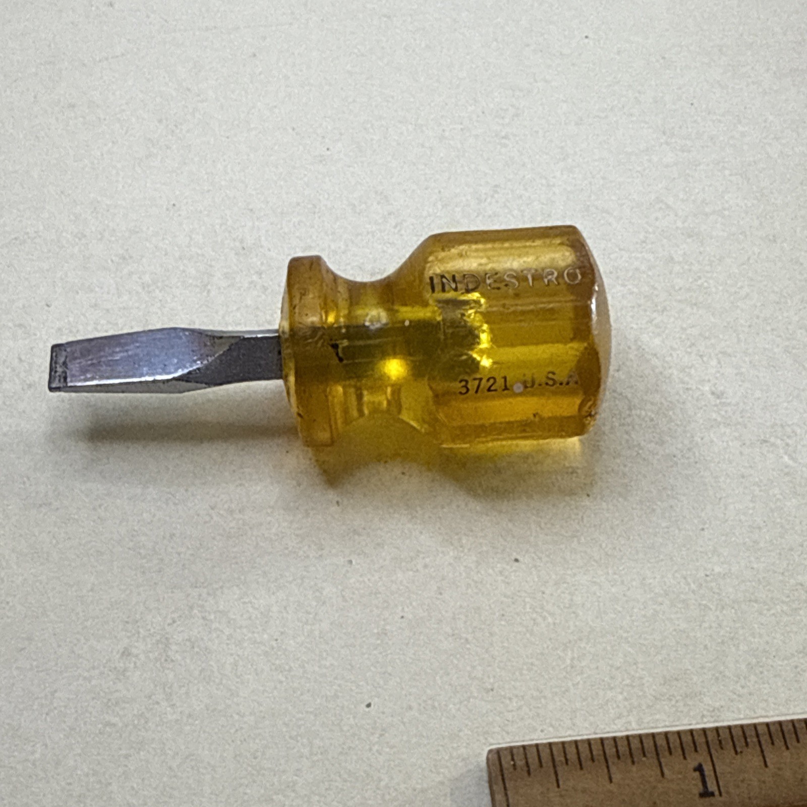 Vintage INDESTRO Amber 3721 Square Shank 1-1/4″ Stubby Flathead Screwdriver old