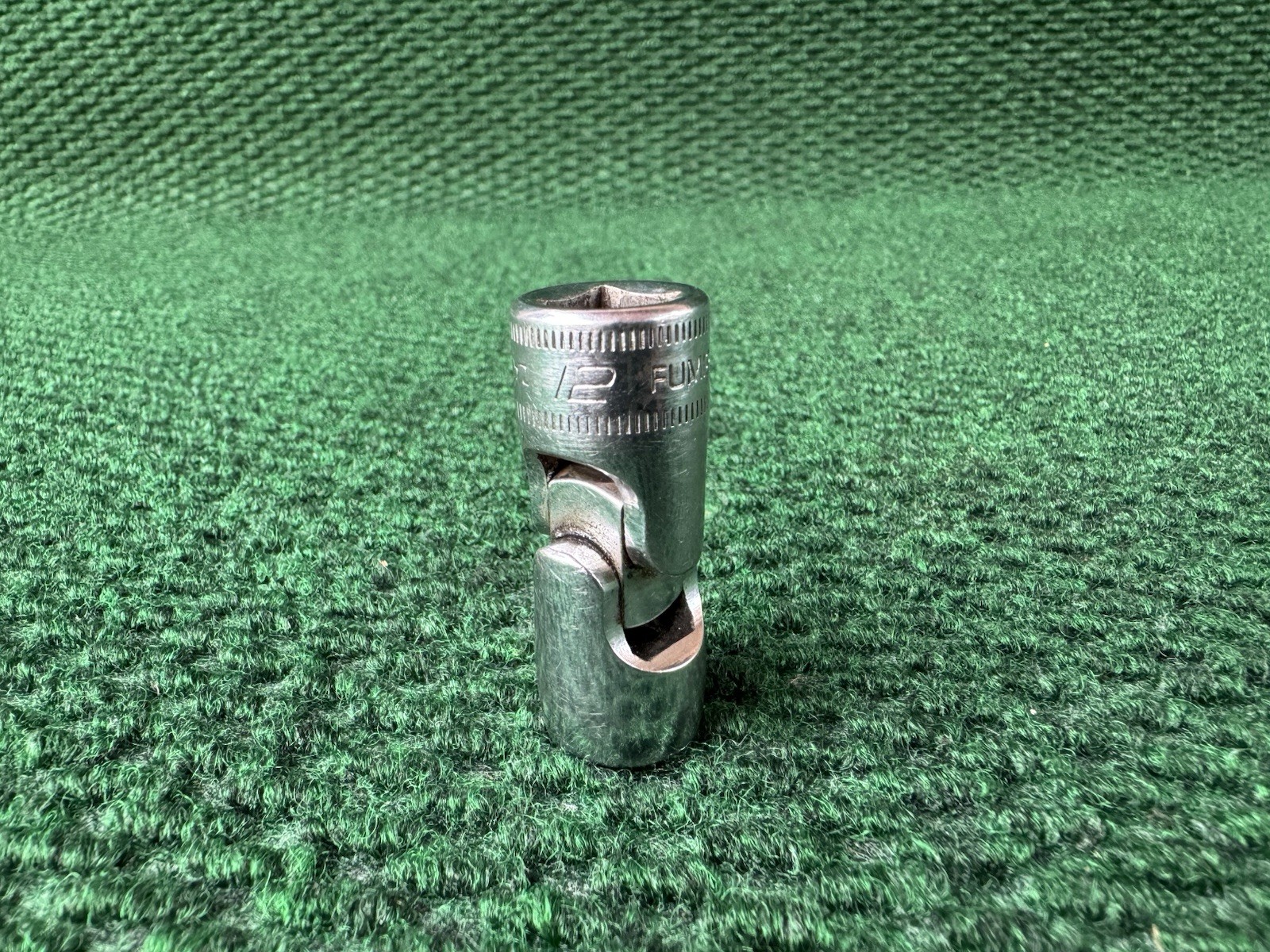 Snap On Tools FUM12 3/8″ Drive 12MM 12 Point Universal Swivel Socket