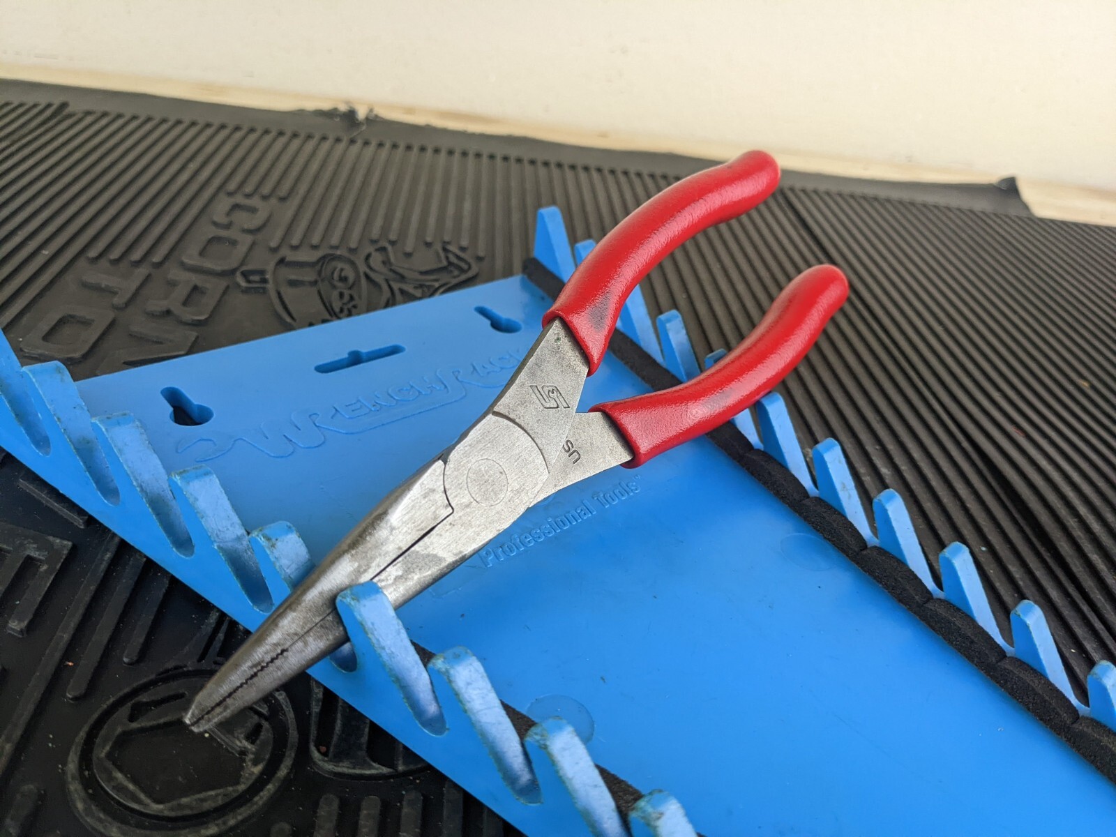 #aq817 Snap On Tools RED 96ACF 8″ Needle Nose Pliers Red Soft Grip