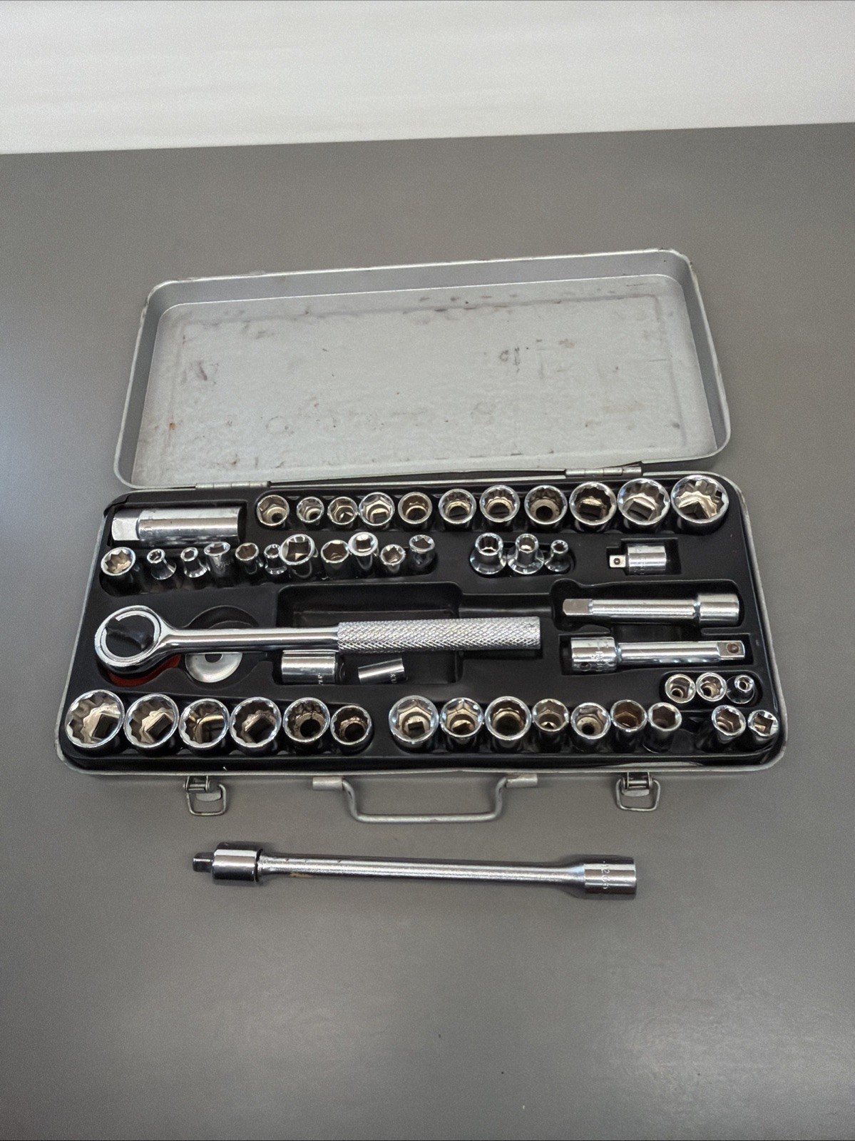Vintage Socket Wrench Set Set In Metal Case Bt17