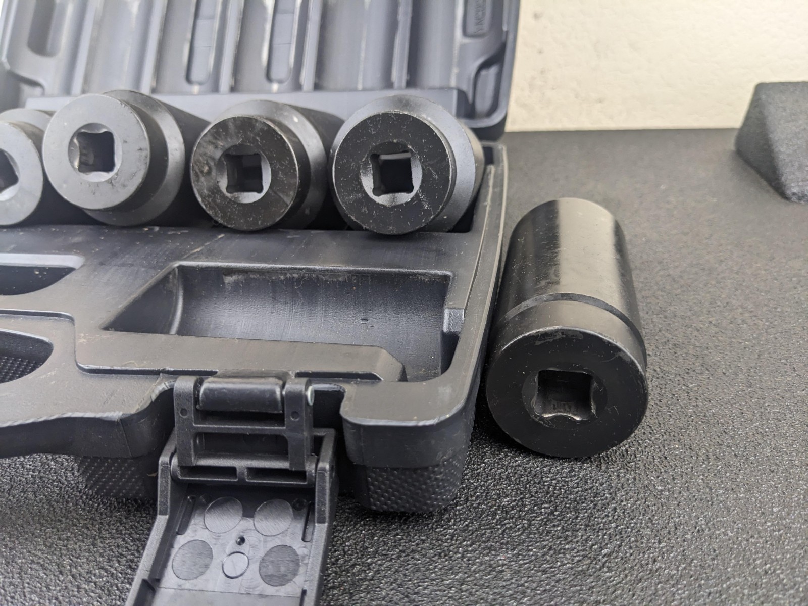 #bm646 CAL VAN TOOLS 976 12-POINT METRIC IMPACT AXLE NUT SOCKET SET