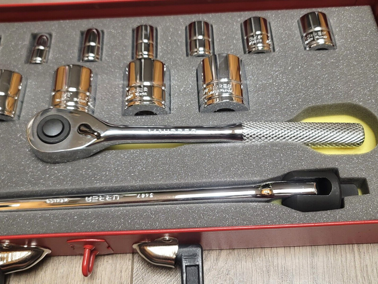 Urrea Tools 19pc 1/2 dr Socket & Ratchet Set 3/8 to 1-1/4″ w/Box Mexico #54122