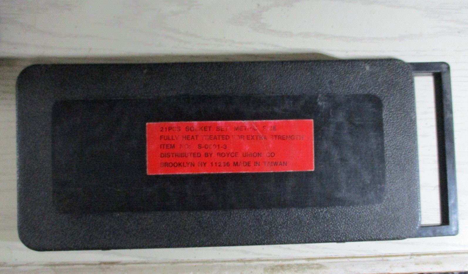 21 Piece 1/4″ & 3/8″ Metric Size Socket Set in Plastic Case by Royce NOS