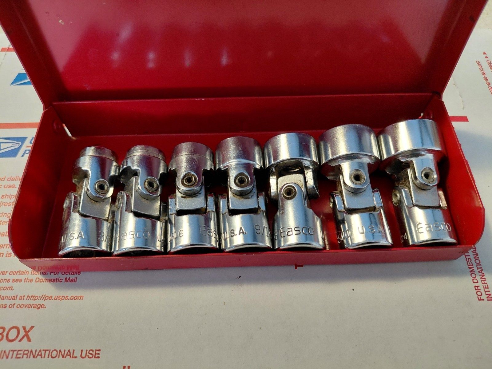 EASCO USA 3/8 UNIVERSAL 6 POINT SOCKET SET WITH METAL CASE. 7 PIECE SOCKET SET.