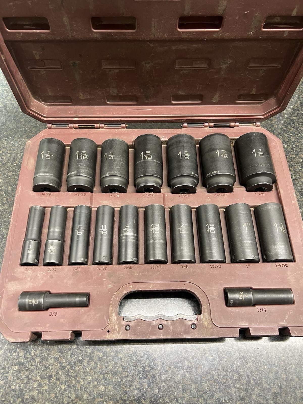 Matco Tools SCDP196V 19 Piece SAE 1/2” Drive Deep Impact Socket Set