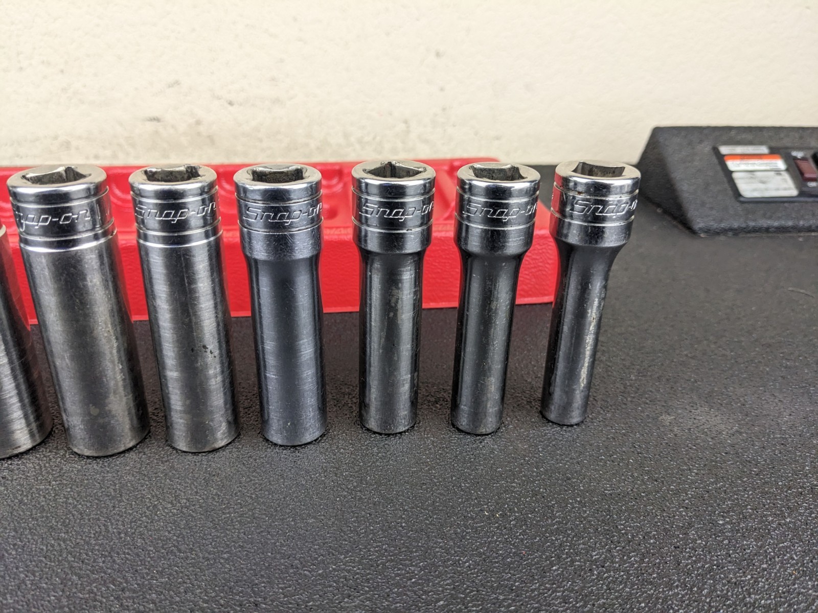#bo810 Snap-on Tools 1/2″ Drive 6 Point Deep Socket Set 3/8″ to 1-1/8″ 313TSYA