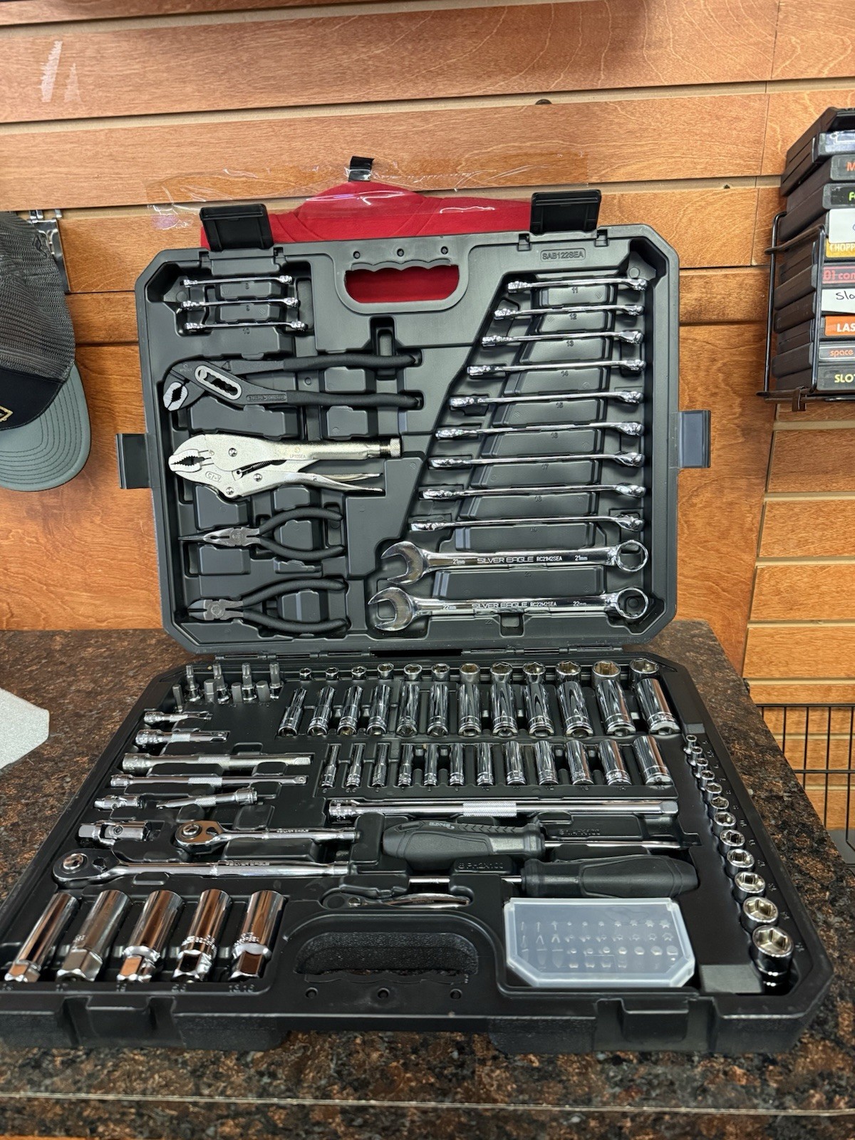 Matco Tools SAB122SEA 122 PIECE 1/4″ & 3/8″ DRIVE SILVER EAGLE TOOL SET (LOOK)