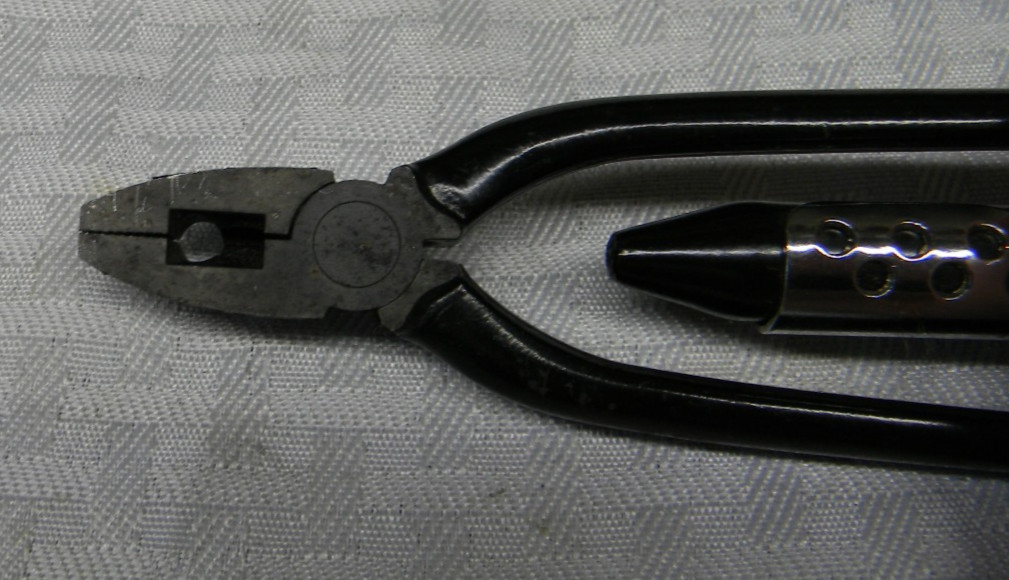 UNBRANDED 8-1/2″ LONG AIRCRAFT SAFETY WIRE TWISTER PLIERS