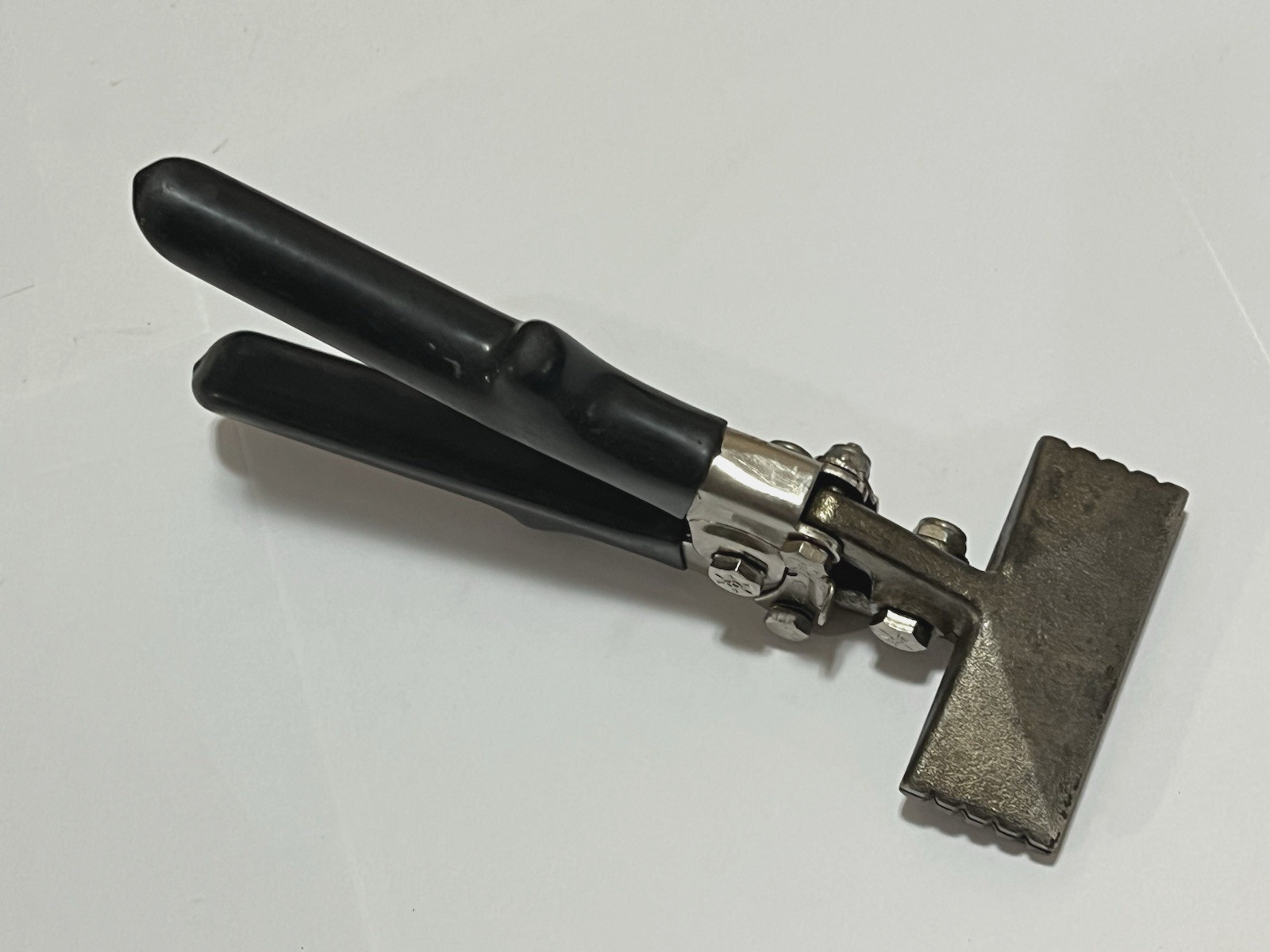 MALCO S-2 Hand Seamer Sheet Metal Bending Pliers Tool HVAC S2 USA NICE