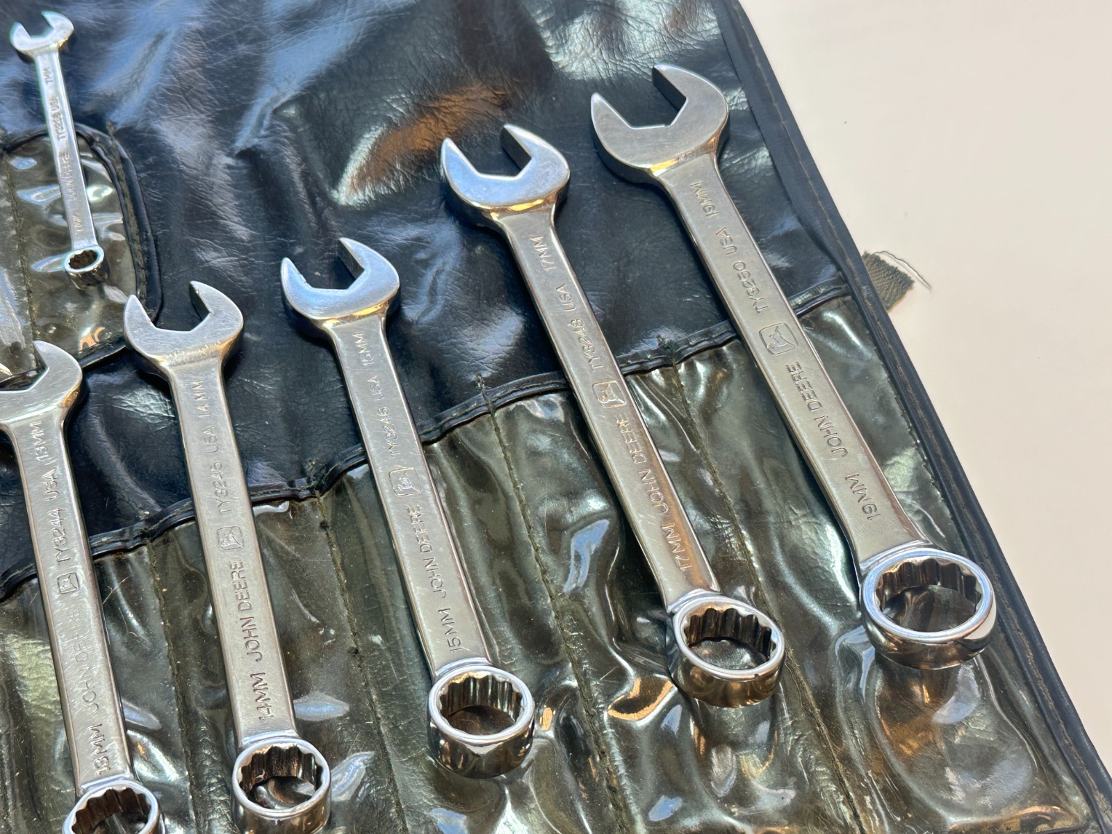 John Deere Tools USA 11pc Metric 7mm to 19mm Short Polished Wrench Set, Kit Bag