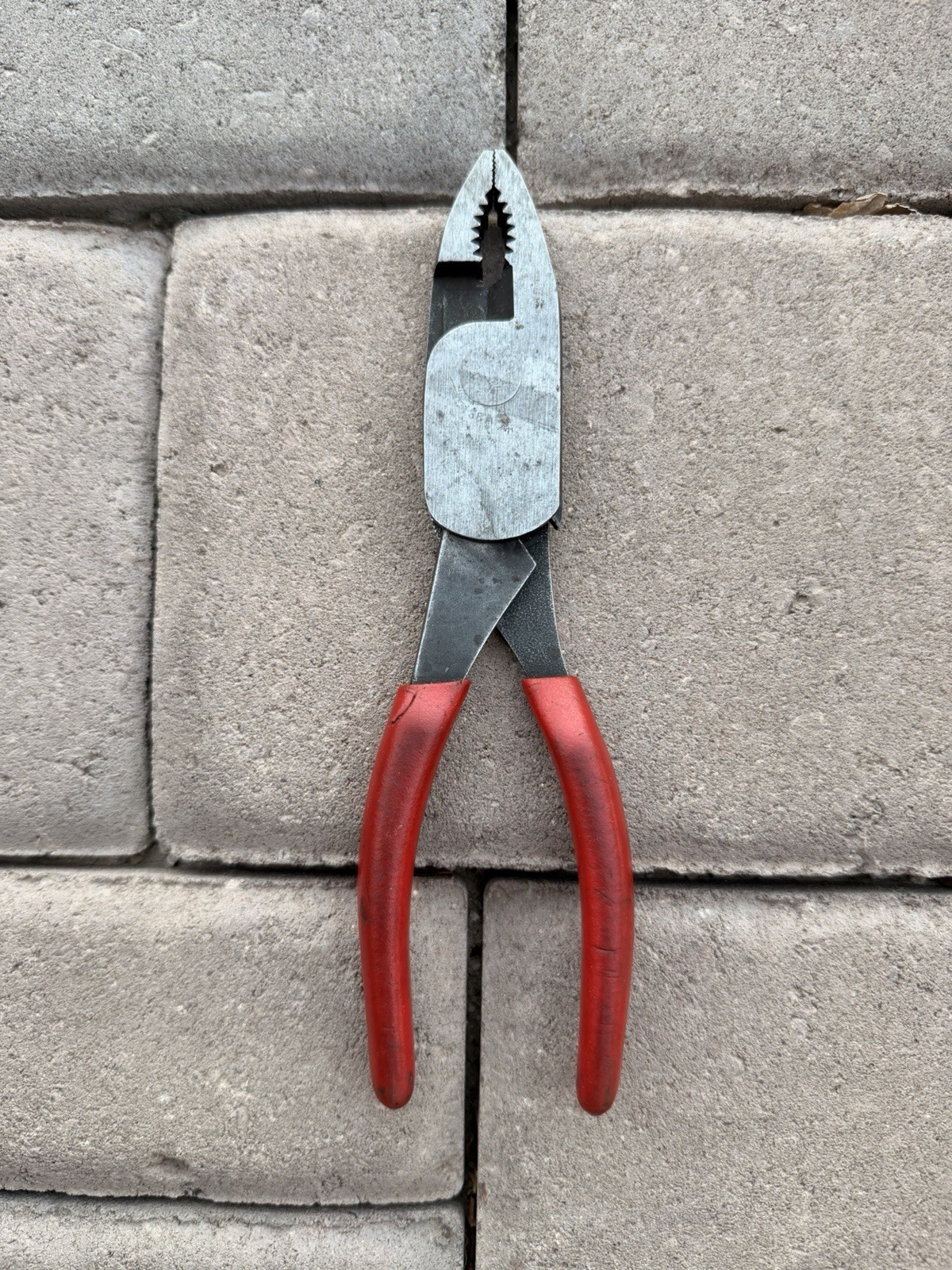 Snap on Tools USA RED Soft Grip High Leverage Combination Pliers HL138ACP NICE