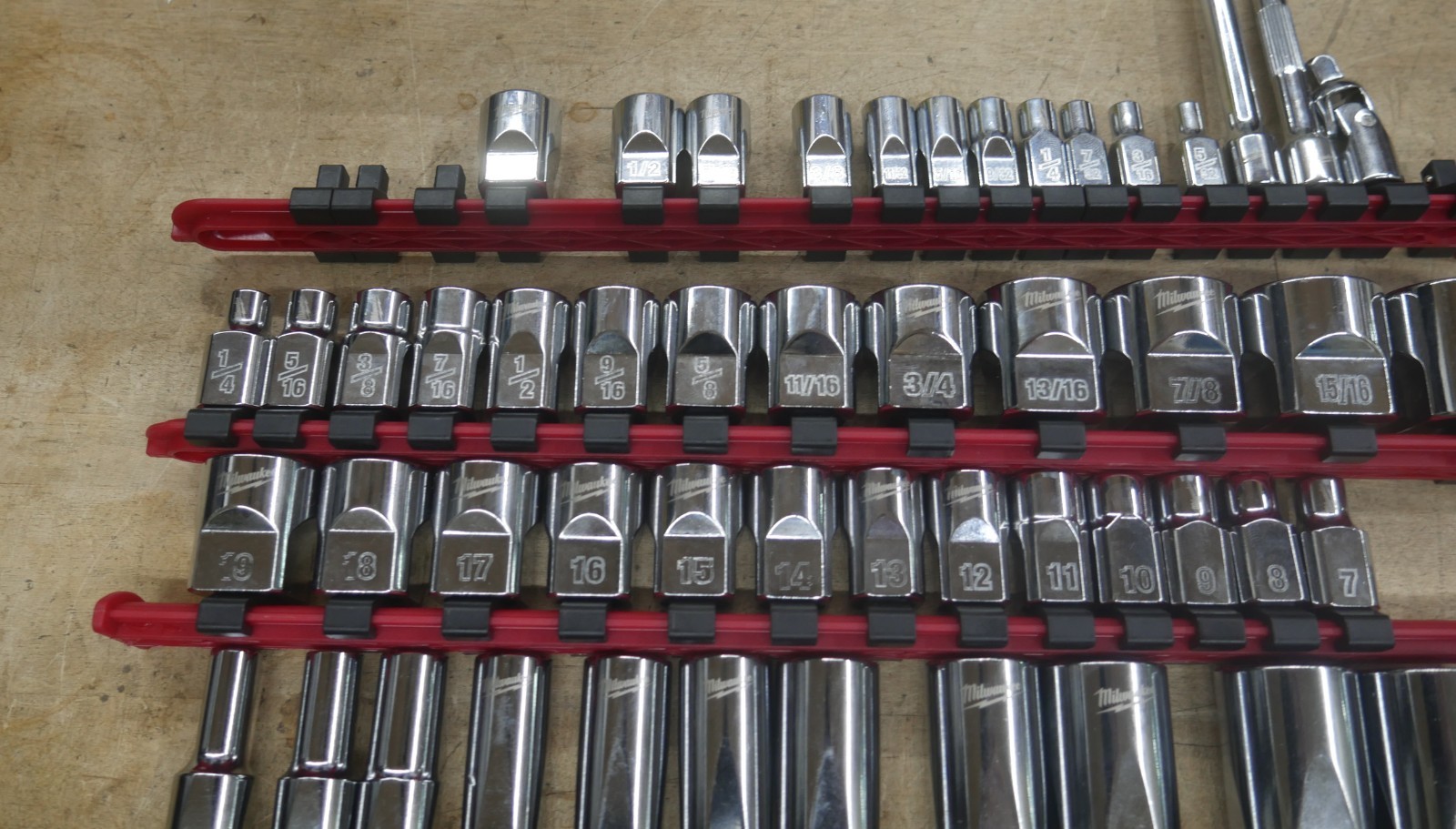 MILWAUKEE ASSORTED DEEP WELL REGULAR SOCKETS METRIC STANDARD 68 PIECES 3/8 1/2