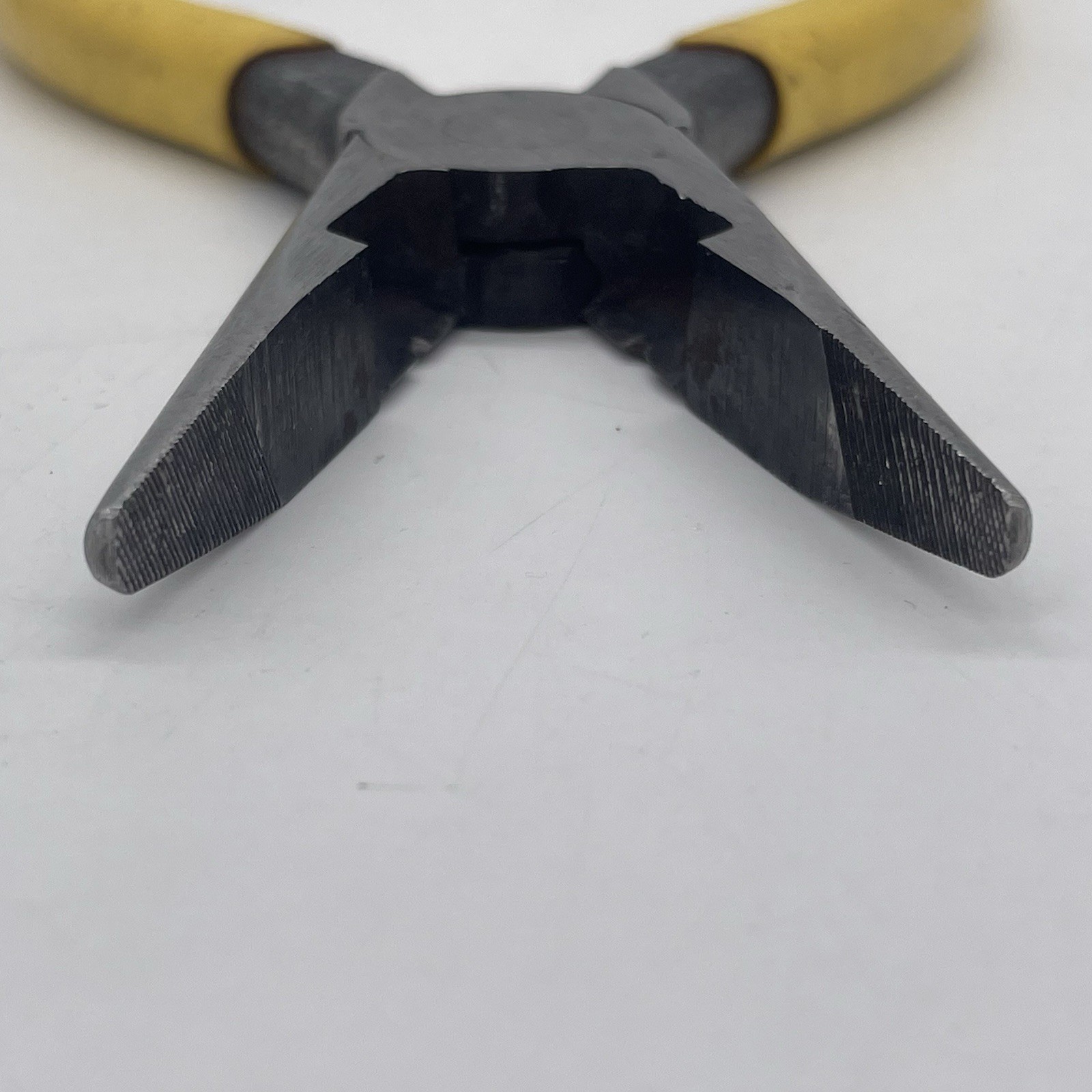 Klein Tools USA – D203-8N 8″ Long Nose Side Cutting Pliers Yellow