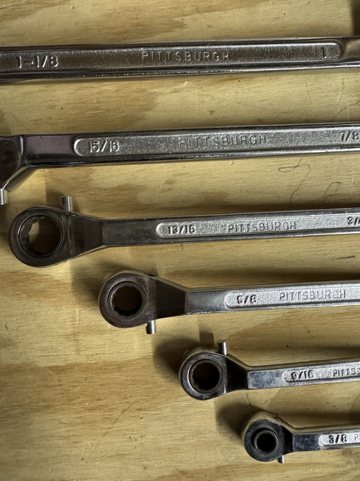 Pittsburgh SAE Reversible Offset Ratchet Wrench Set 3/8″ to 1-1/8″ Set of 6