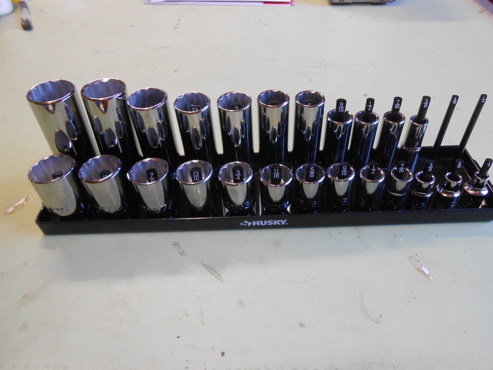 Wright Tool 3/8″ Dr 12 Pt SAE Standard and Deep Socket Set (24-Piece) with Tray