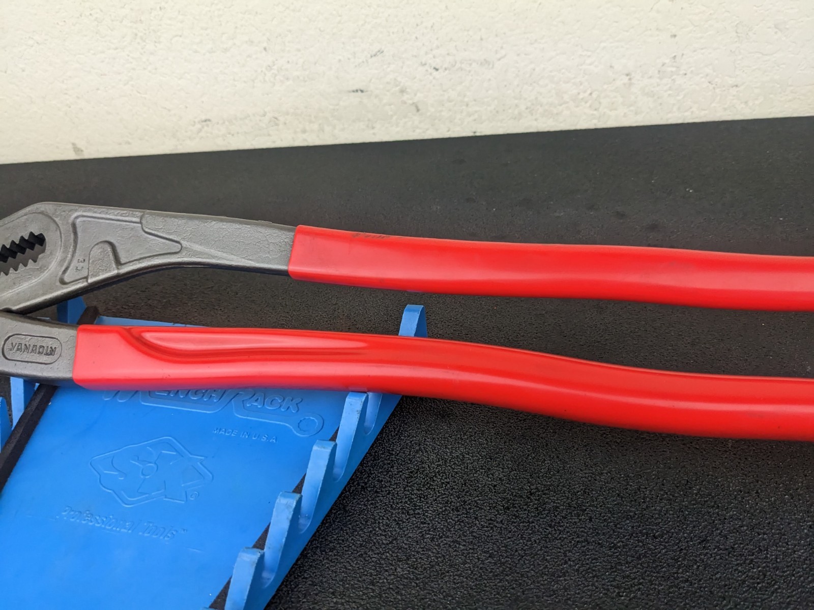 #bm389 Knipex 8701560 22″ Cobra self gripping pliers