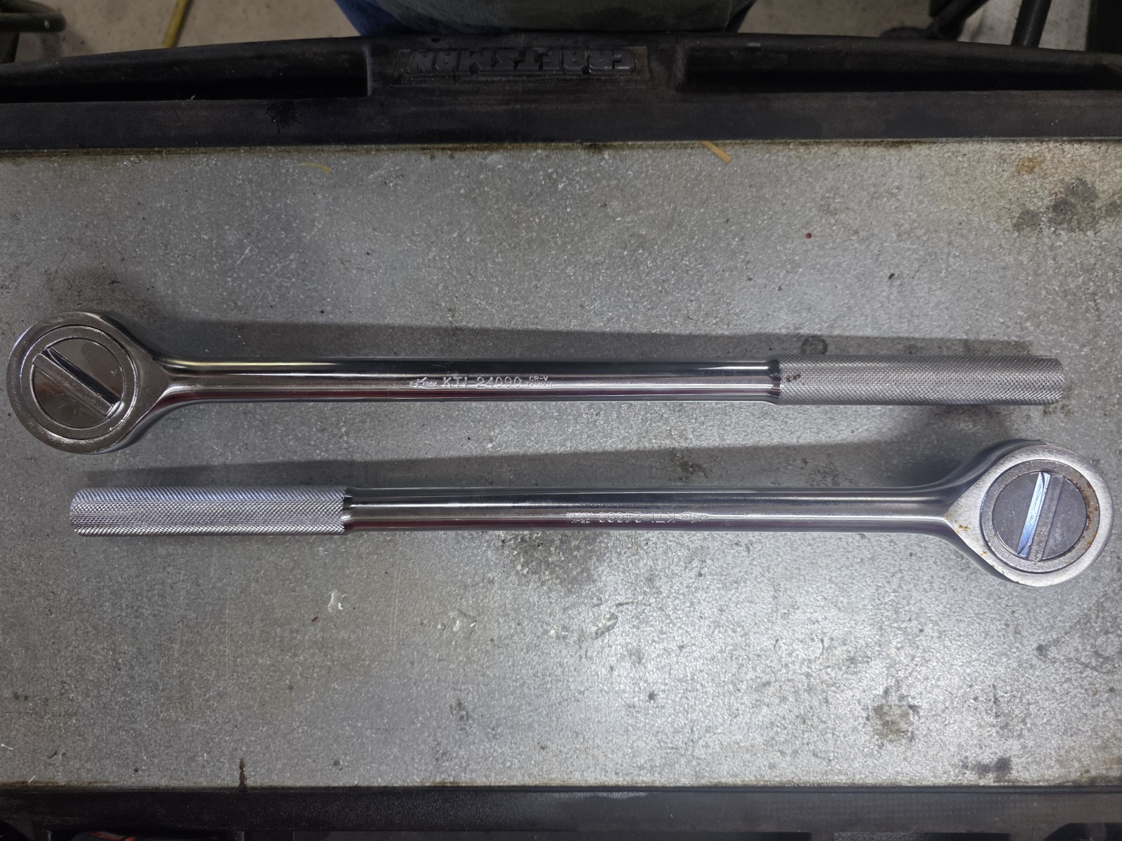 Two 3/4IN. DRIVE K Tool International KTI-24090 Ratchets