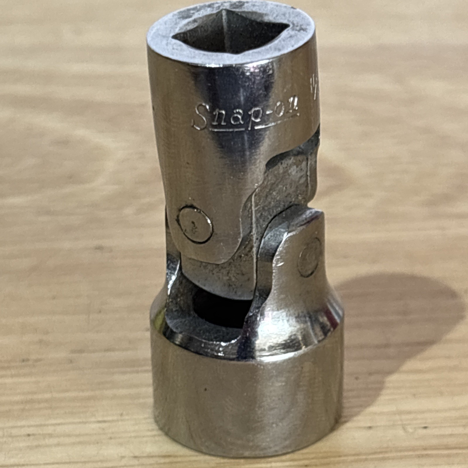 Snap On 11/16″ Shallow Universal Swivel Socket 3/8″ Drive 12 Point FVU22 Vtg USA