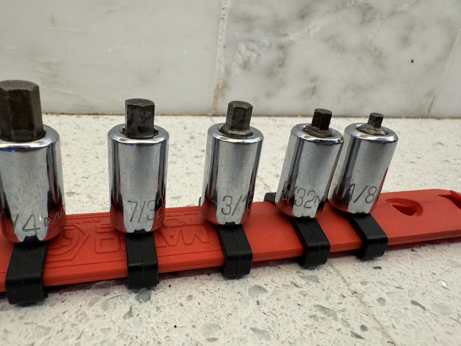 MATCO TOOLS 1/4″ and 3/8″ Dr 7 Piece Stubby Hex Bit Socket Driver Set SABXYS7R