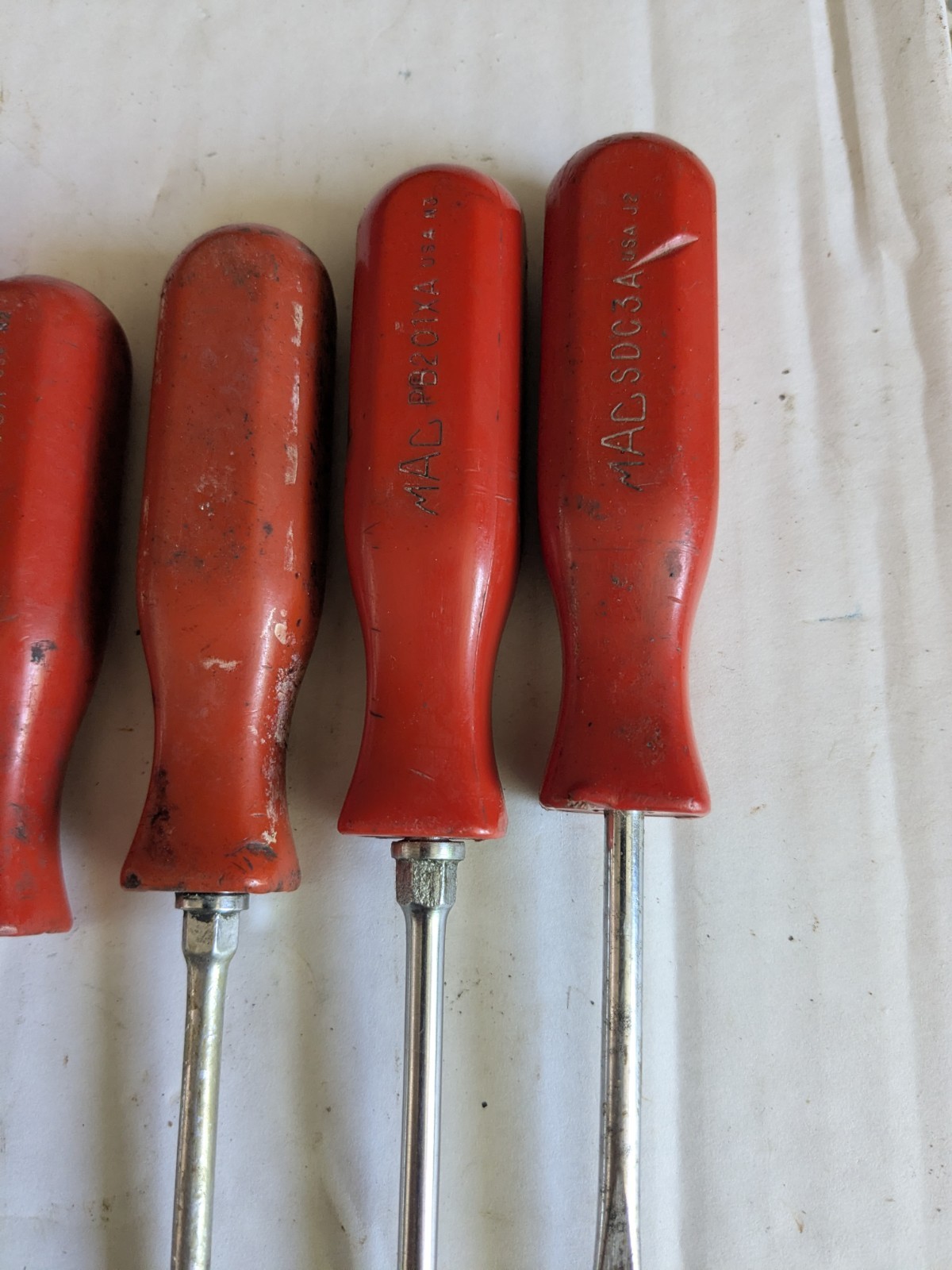 Mixed Lot 7 Pcs Vtg Mac Tools Hard Red Handle Screwdrivers 14″ 12″ 8″ 6″