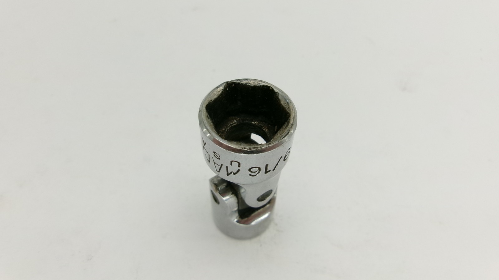 Mac tools USA 3/8″ drive 9/16” SAE 6 point Universal Swivel Socket XU186R Nice!
