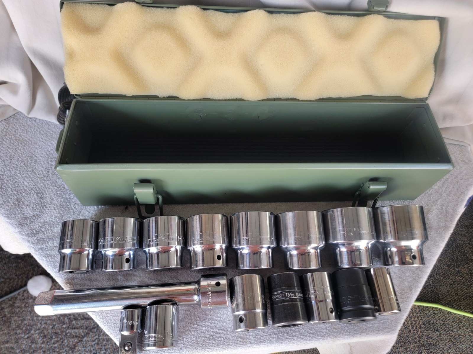 16pc JOHN DEERE Mix Socket Set 3/4″ drive SAE 7/8 to 1-7/8″ Extension Metal Box