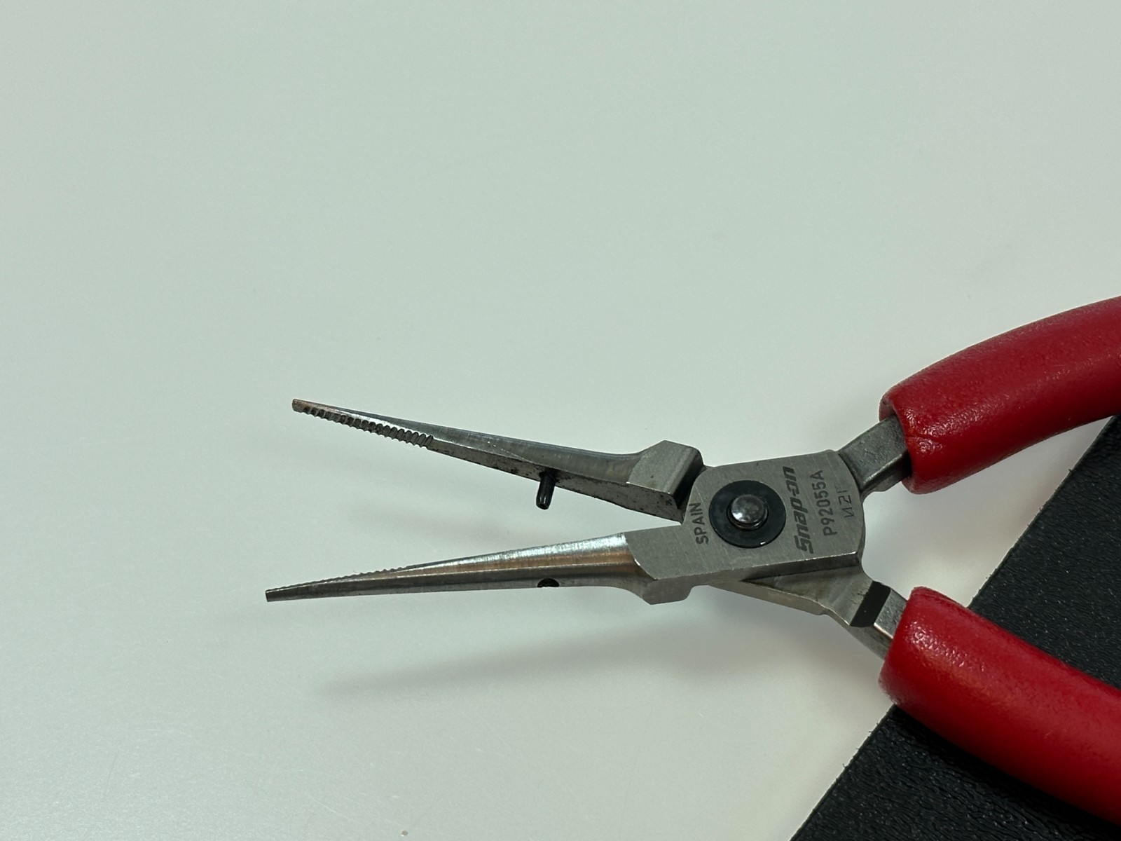 Snap-on Tools RED Soft Comfort Grip 5-1/2″ Needle Nose Precision Pliers P92055A